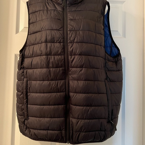 Men's Black Puffer Vest - Picture 2 of 9